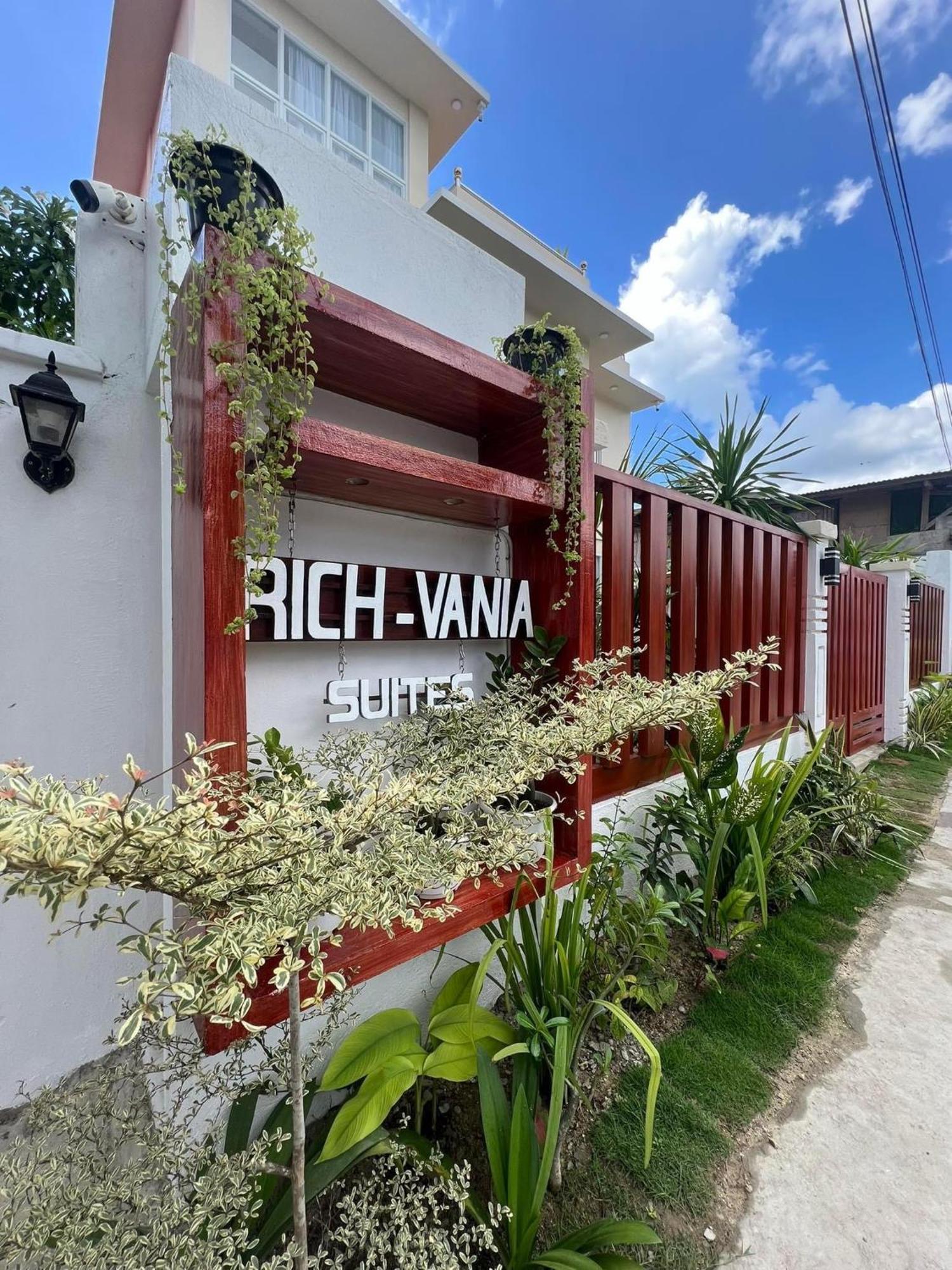 Rich-Vania Suites General Luna  Exterior photo